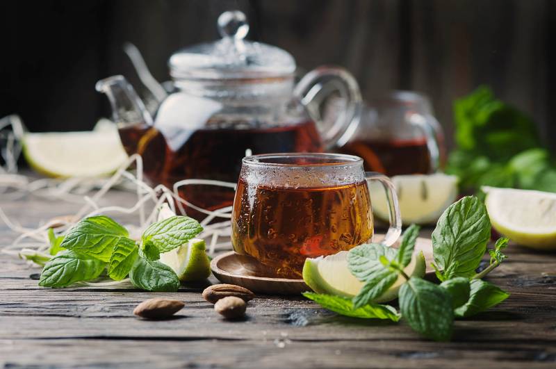 Des thés noir, verts ou blancs, des tisanes, le monde du thé s'offre à vous